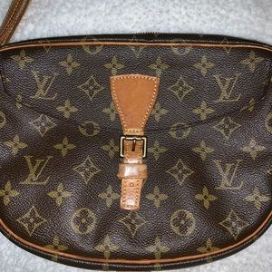 LOUIS VUITTON CROSS BODY